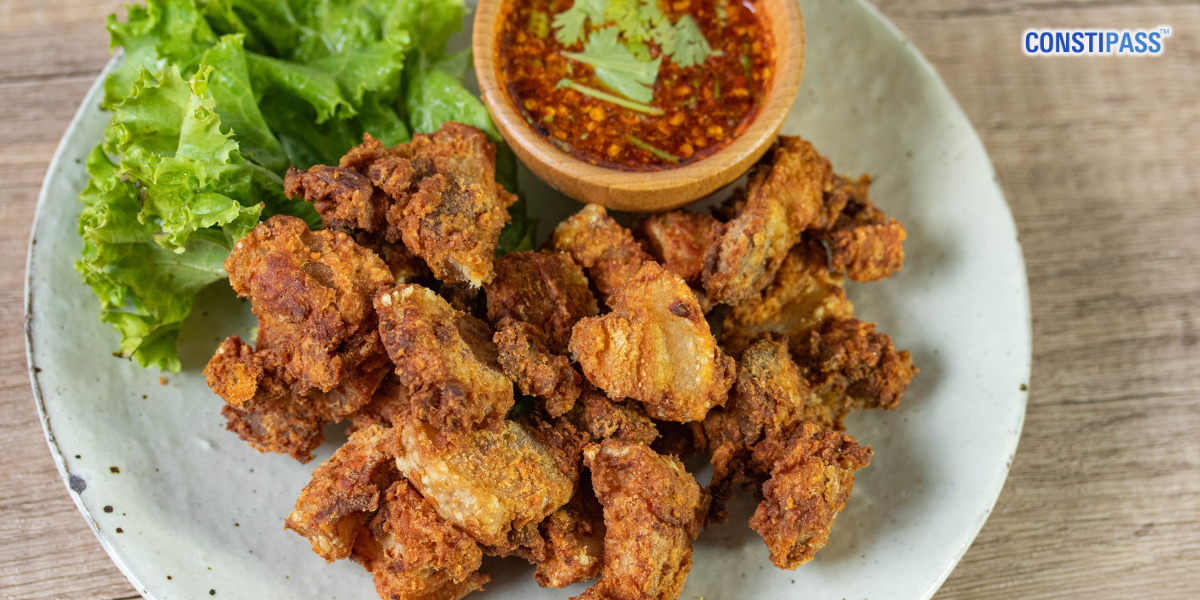Chế độ ăn cay nóng, nhiều dầu mỡ là một trong những nguyên nhân chủ yếu gây táo bón